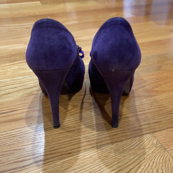 Stuart Weitzman purple suede peep toe pumps - Picture 7 of 7